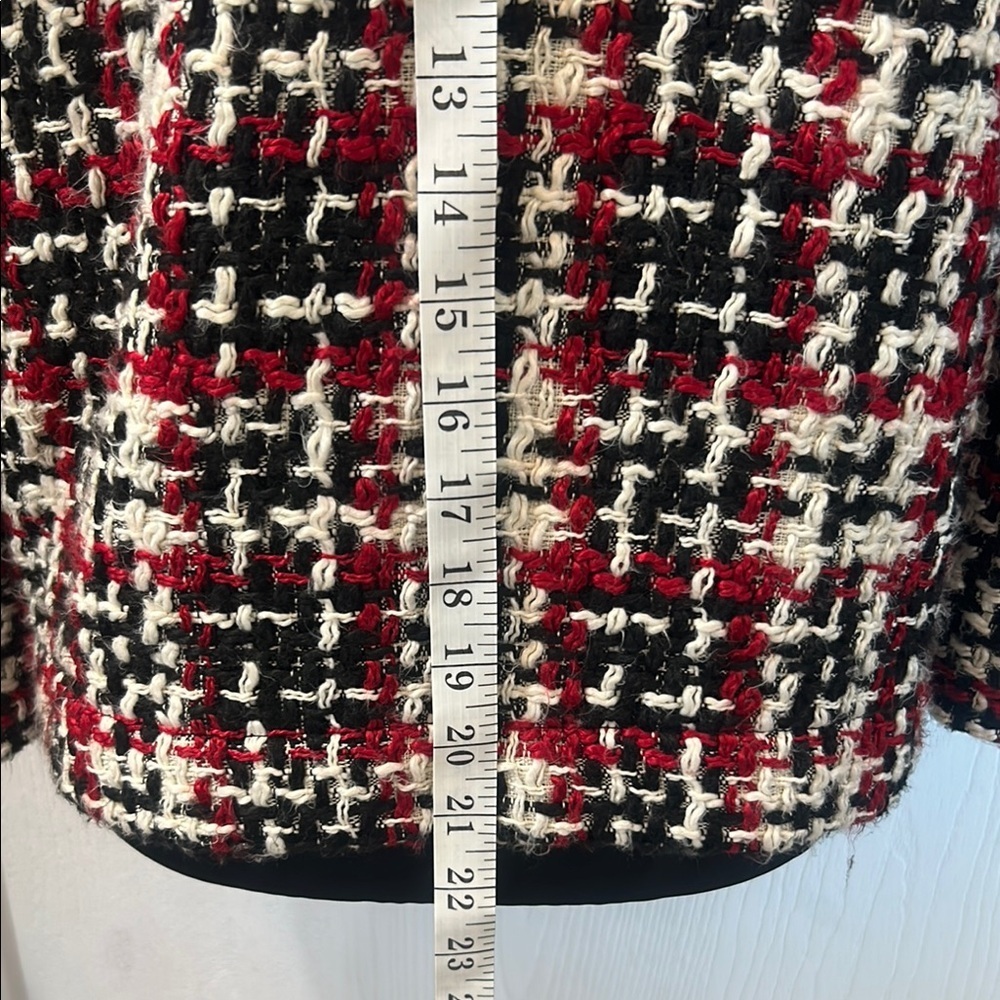 W.D.N.Y Elegant Black and Red Tweed Cape - Picture 8 of 14
